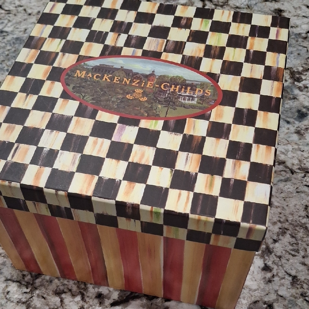 MacKenzie-Childs Checkered Box 10x10 Lid 7 1\4 high